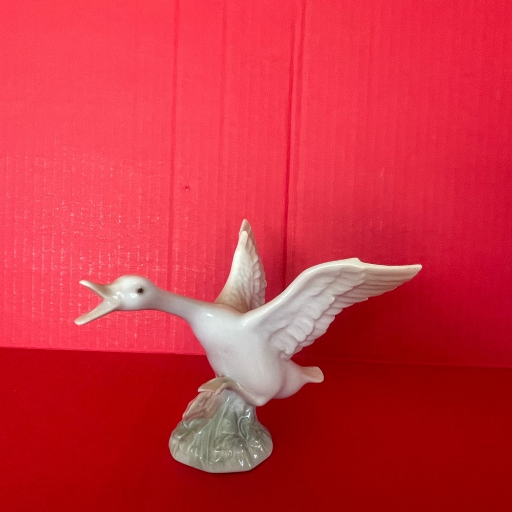 Lladro Duck Goose Figurine #1265 - Taking Flight/Running.